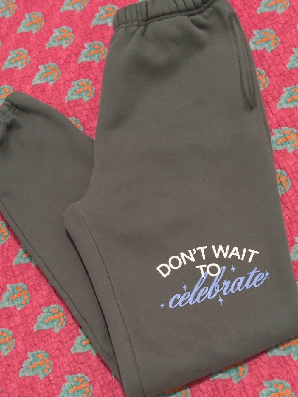 The Mayfair Group XS Gray Sweatpants - Cozy Casual